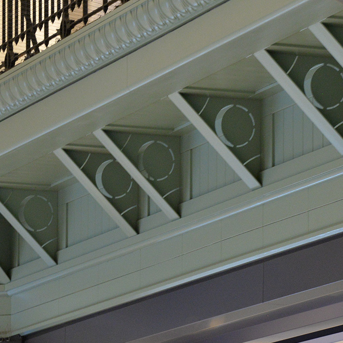 Waxing and waning moon motif of the 3rd floor balcony bracket